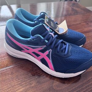 New with tags ASICS Women's Blue and Pink Running Shoes
